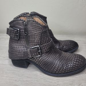 Donald J Pliner Dalis bootie